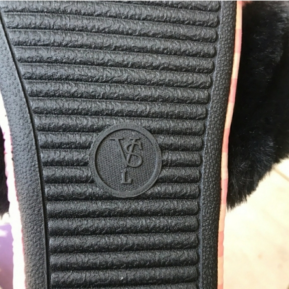 Victoria Secret Slippers New with drawstring bag - Picture 3 of 6
